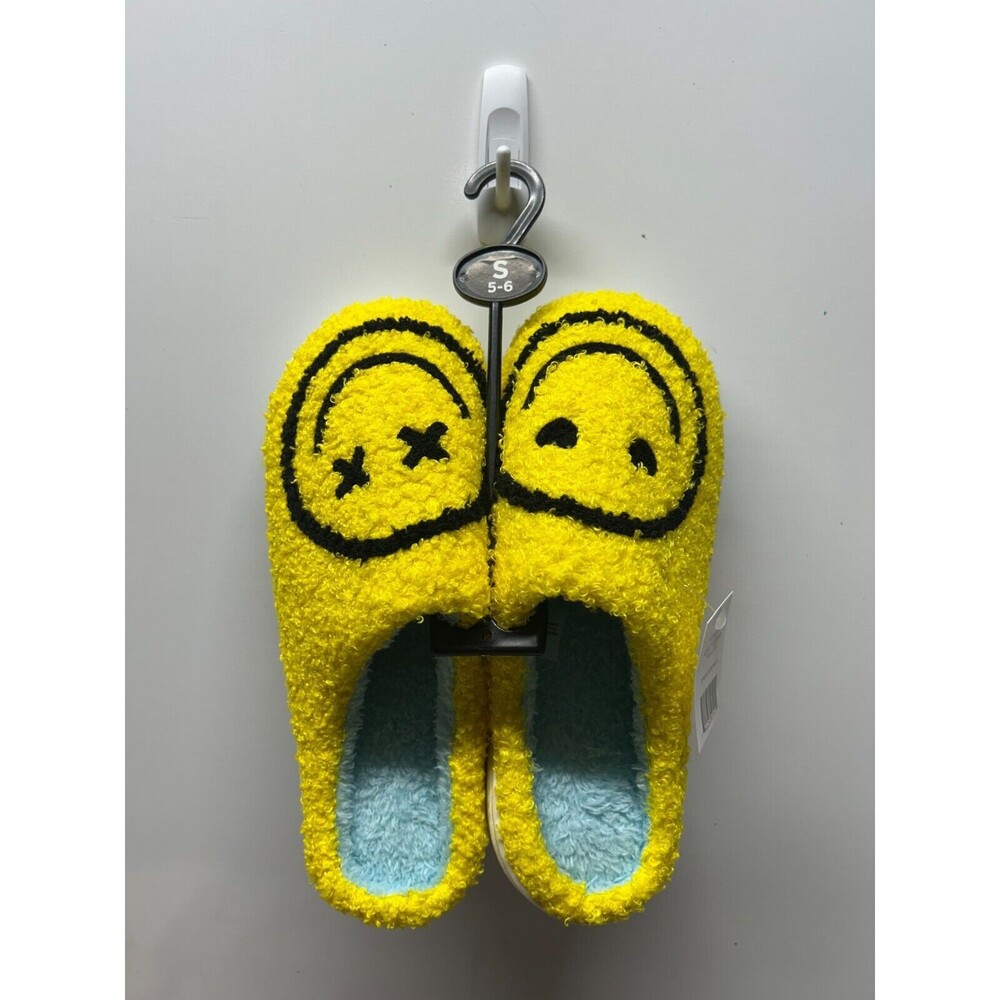 Women's-Smiley Face Slippers-Anti-Slip-Soft Plush Comfy Indoor 5/6-NWT